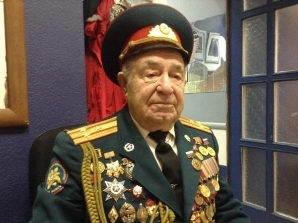 Полковник в отставке Юрий Розадорский по заданию Минобороны вошел в оперативную группу ЦК и Совета Министров для ликвидации последствий аварии. Он собирал данные о радиации в 30-километровой зоне и готовил доклады в ЦК. | Источник: «Фонтанка.ру»