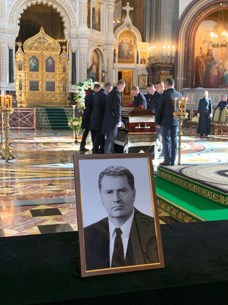 В Москве прощаются с Владимиром Жириновским. Прямая трансляция