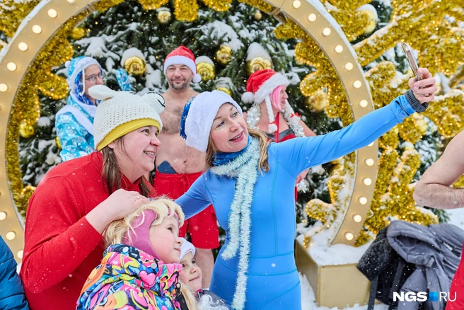 В забеге участвовали вместе с детьми | Источник: Александр Ощепков / NGS.RU