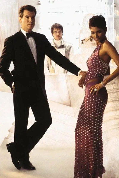 Источник: Кадр из фильма «Умри, но не сейчас» (2002) / Кинопоиск