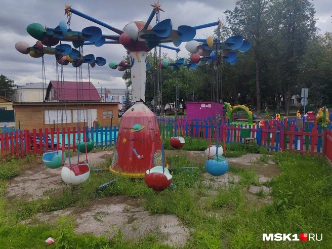 С конца марта аттракционы простаивают без детей | Источник: Михаил Мечев / MSK1.RU