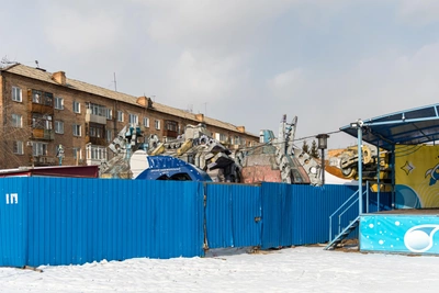 В Красноярске сносят здание «Луна» в парке Гагарина