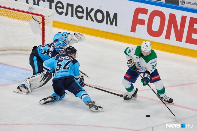 Главный тренер новосибирской команды Вячеслав Буцаев отметил, что игроки наступают «на те же грабли, что были в предыдущем матче» | Источник: Александр Ощепков / NGS.RU