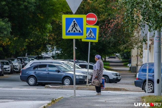 Платки на голове — мода пожилых бабулечек | Источник: Булат Салихов / UFA1.RU