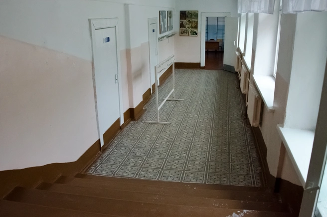 Одну из школ проверяет департамент образования | Источник: Анна Золотова / NGS.RU