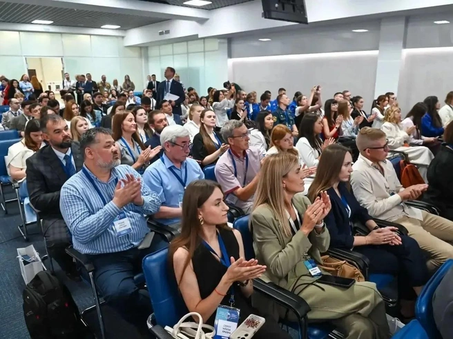 Участники будут работать над инициативами в сфере социальных проектов и профессионального развития | Источник: пресс-служба губернатора и правительства Омской области