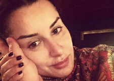 Тина Канделаки дразнит поклонников рукой возлюбленного