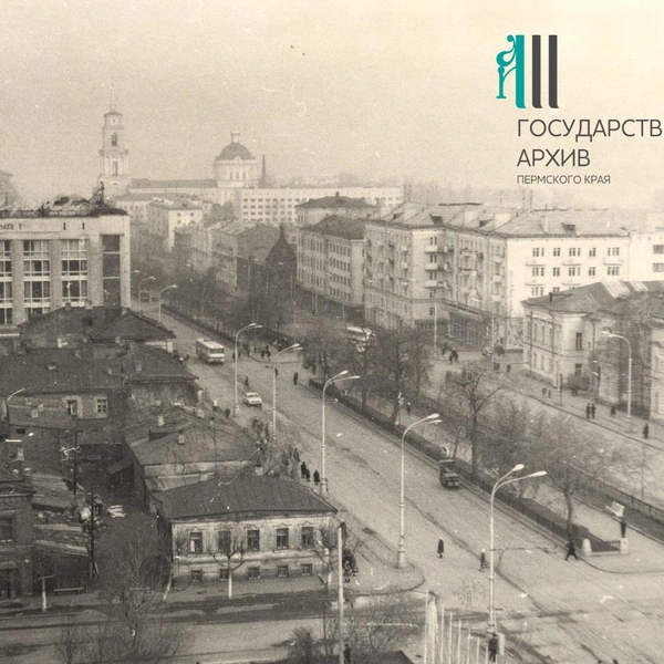 Компрос с непривычными деревянными домами в квартале перед ЦУМом, 1972 год | Источник: Госархив Пермского края 