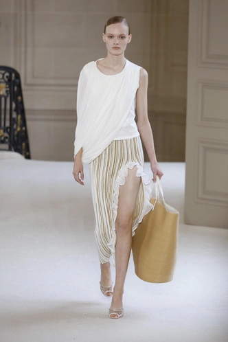 Модель Даша Казакова стала звездой шоу Dior (но мечтает о Saint Laurent)