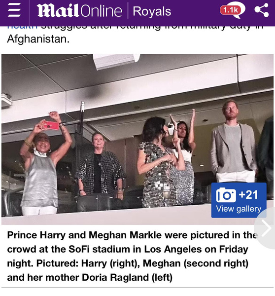 Меган и Гарри отвлеклись от сплетен на концерте Бейонсе: Маркл веселилась с мамой, на принце не было лица