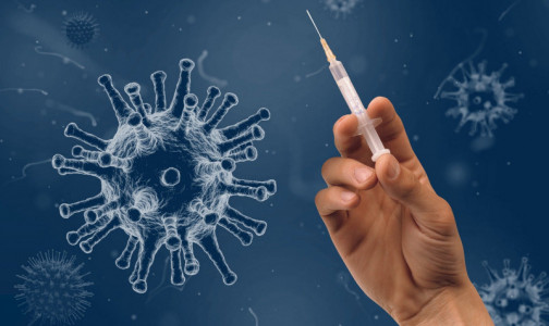 Фото №1 - Более миллиона привитых от коронавируса — фантомы? Аналитик проследил за аномалиями массовой вакцинации
