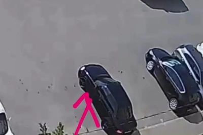 В Волгограде блогерше расстреляли машину на парковке