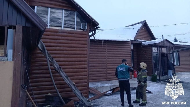 Возгорание произошло возле мангалов | Источник: пресс-служба ГУ МЧС по Кемеровской области