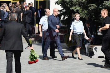 Многие члены правительства приехали проститься с Романом Старовойтом