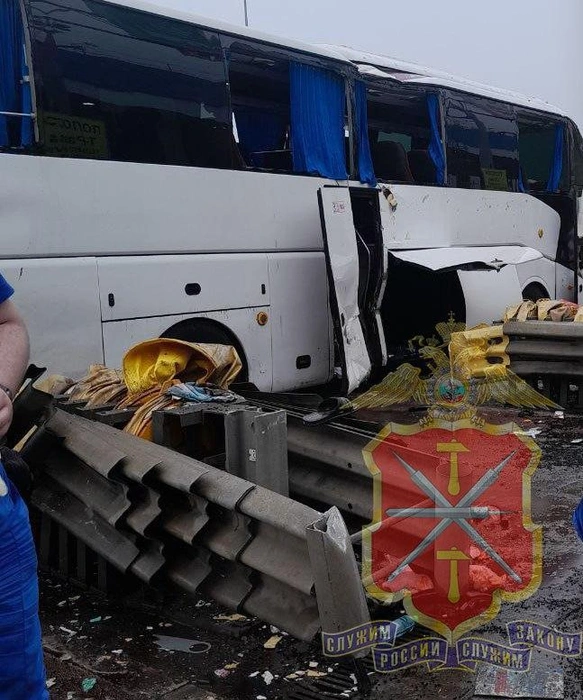 Основной удар пришелся на правый борт пассажирского автобуса | Источник: УМВД России по Тульской области