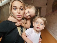 «Стимуляция эрогенных зон запрещена»: Хилькевич считает, что родителям нельзя целовать детей в губы