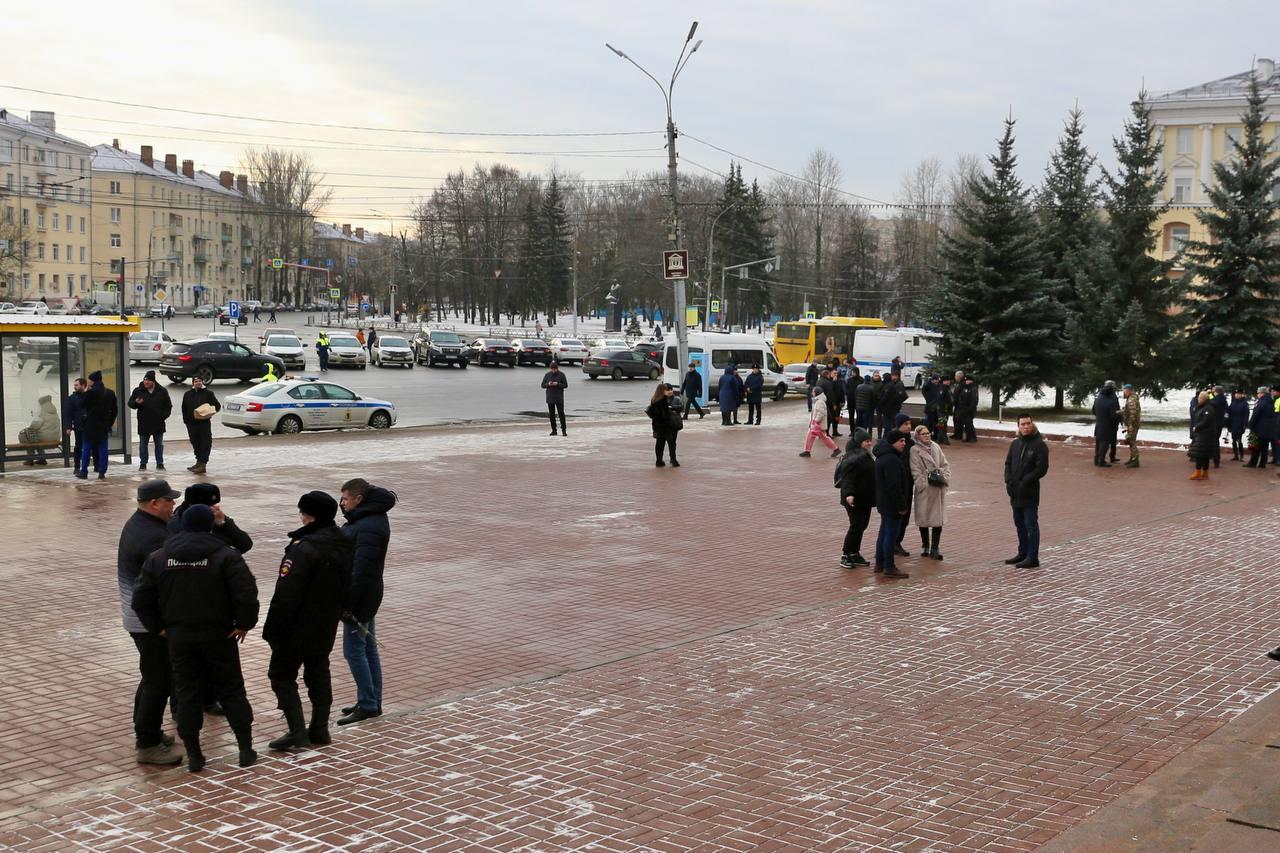 В Ярославле прощаются с убитым во время перестрелки капитаном полиции