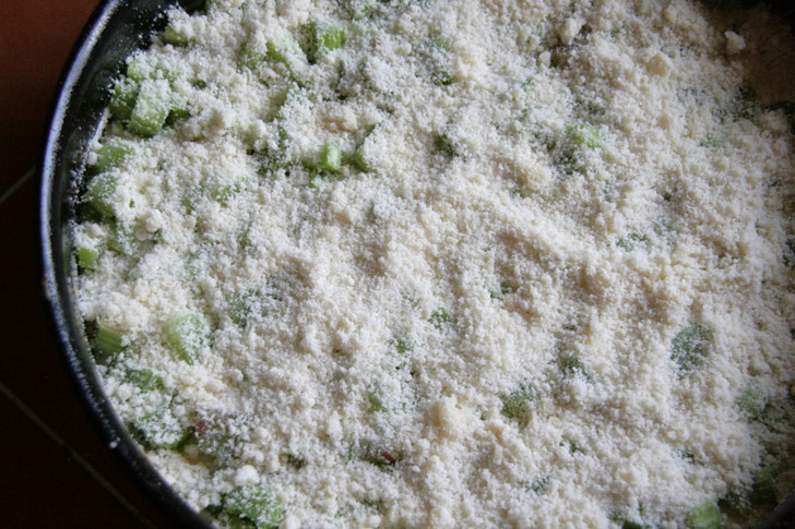 Пирог с ревенем: пошаговый рецепт