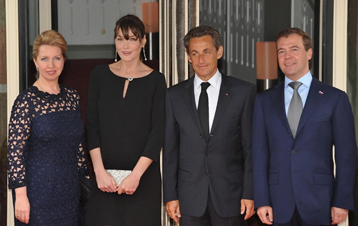 Чета Бруни-Саркози с Дмитрием Медведевым и его супругой на саммите G8, 2011 г.