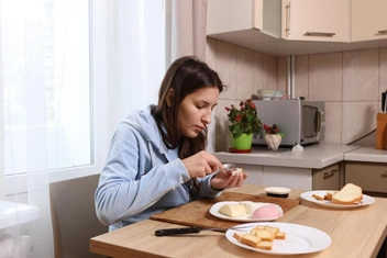 О чем это говорит, если тянет на сладкое, на горькое, соленое либо кислое?