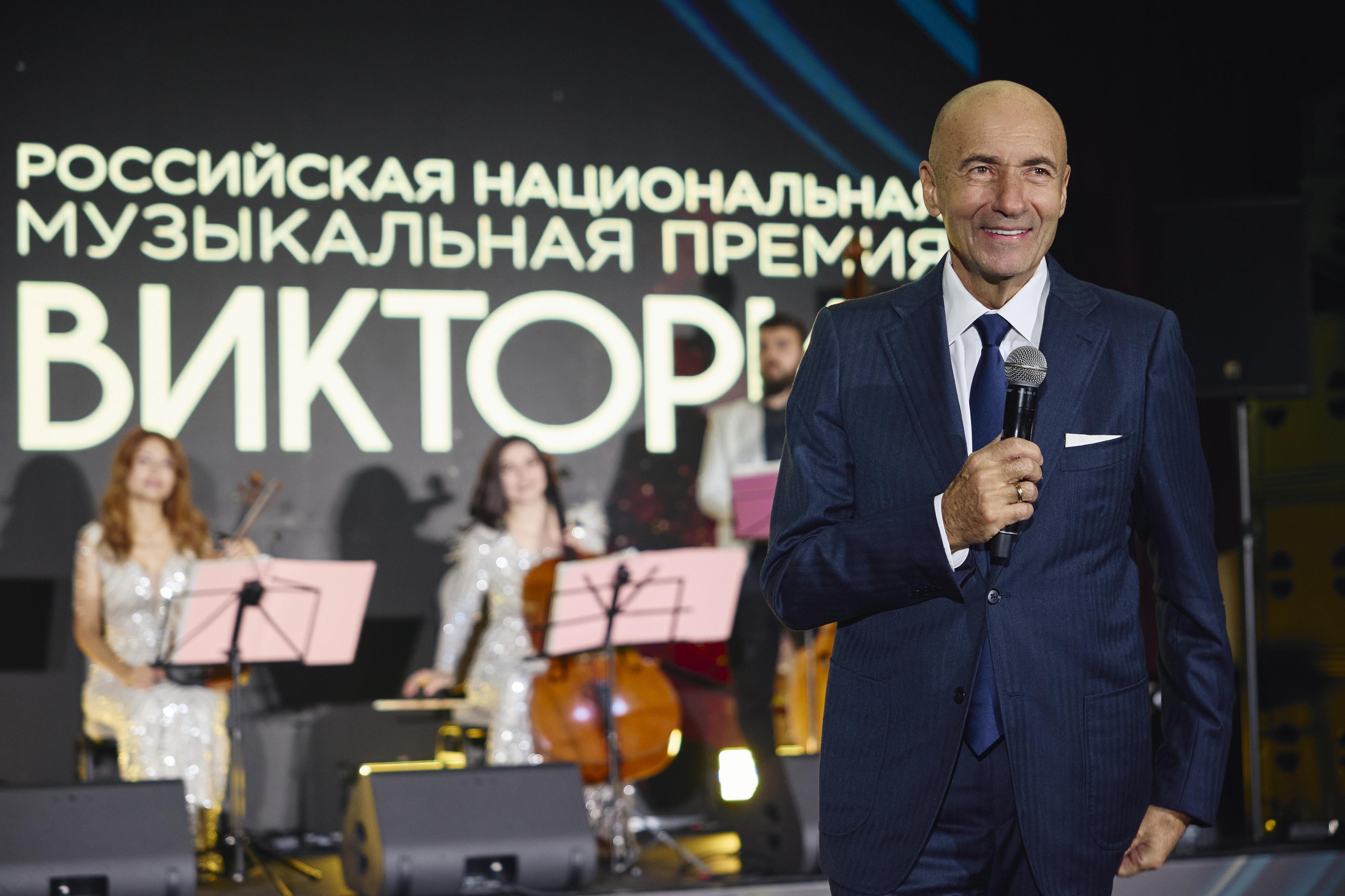 Киркоров завидует жениху Алексеевой, а Лепсу отказали в усыновлении детей: гала-ужин премии «Виктор…