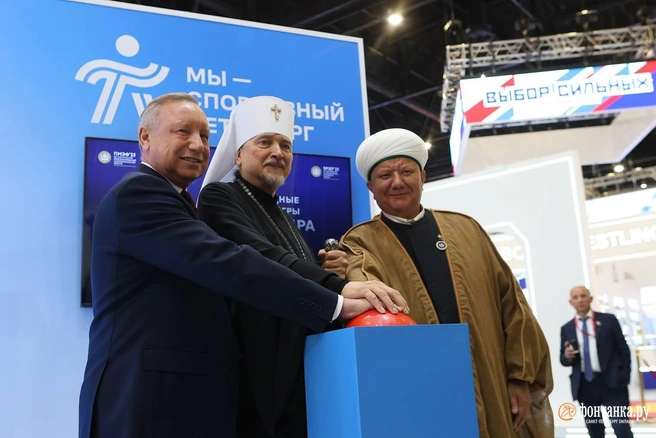 Губернатор Петербурга на ПМЭФ запустил отсчет до спортивных игр святого Александра Невского | Источник: Дарья Драй / «Фонтанка.ру»