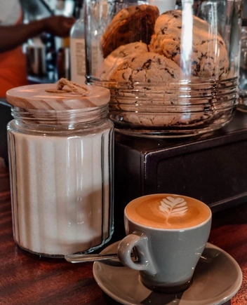 Coffee on Orange | Источник: Вероника Заварзина