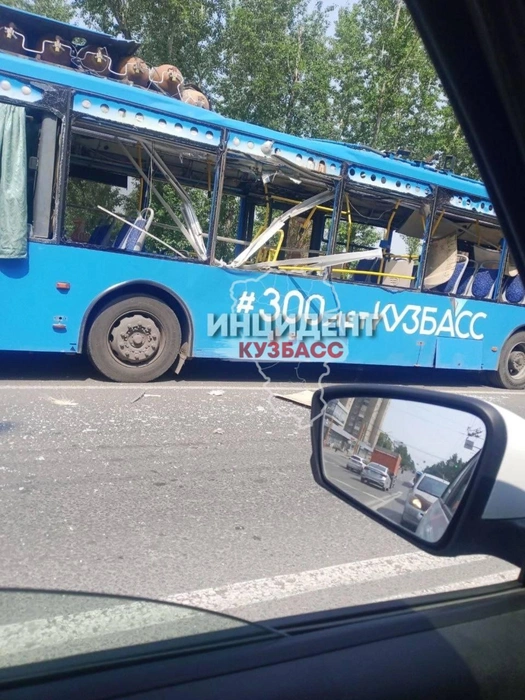 Взрывная волна прошла от крыши в салон | Источник: Инцидент Кемерово / Telegram
