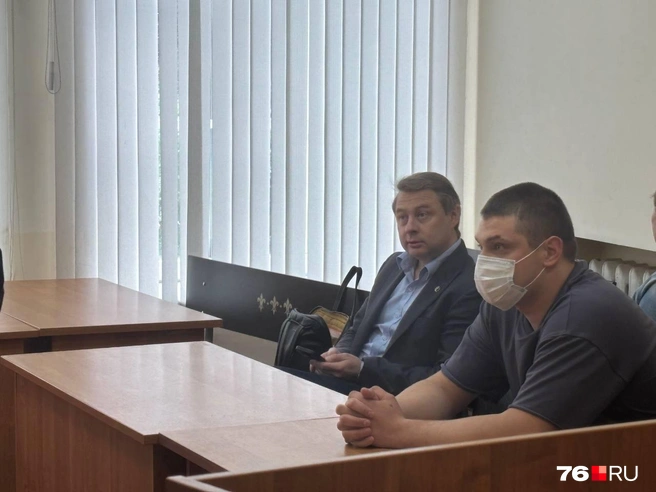 Адвокат Андрея находился рядом с ним | Источник: Алина Шибаева / 76.RU
