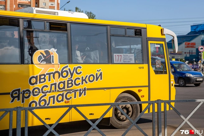 В Ярославской области с 1 июля по 31 августа отменят скидку на проезд в транспорте для школьников и студентов | Источник: Кирилл Поверинов / 76.RU