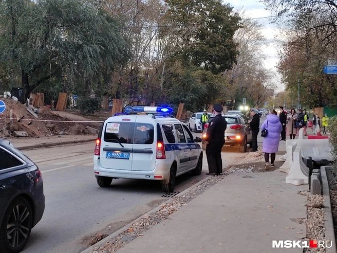 Показываем, что происходит на месте аварии, где машина влетела в толпу пешеходов | Источник: Михаил Мечев / MSK1.RU