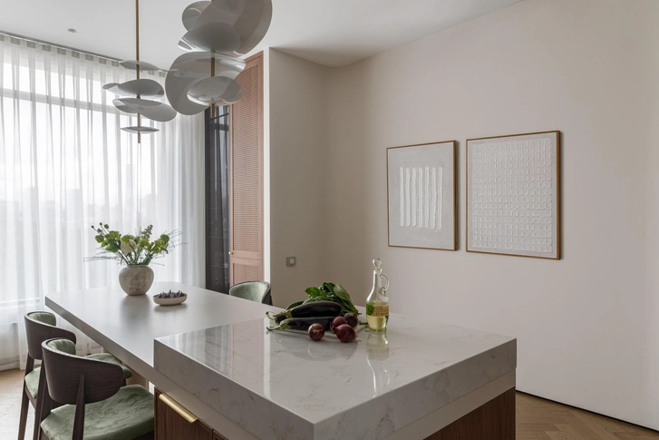 Источник: Мила Лотоцкая. Стиль: Сая Данияр