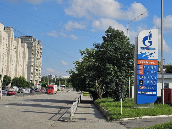 «Газпромнефть» на улице Бебеля в Екатеринбурге | Источник: читатель E1.RU