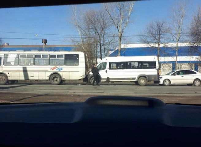 В Рязани столкнулись автобус, маршрутка и легковушка | ya62.ru