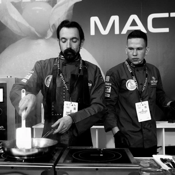 Мастер-класс по приготовлению этно-десерта «Шишка» | Источник: предоставлено Григорием Хорошавцевым