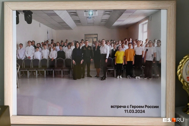 На уроки к школьникам приходят и действующие участники СВО. Некоторые из них&nbsp;— родители самих учеников | Источник: Дмитрий Емельянов / E1.RU