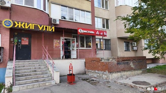 В основном алкомаркеты располагают на первых или цокольных этажах | Источник: Илья Овсянников / 63.RU