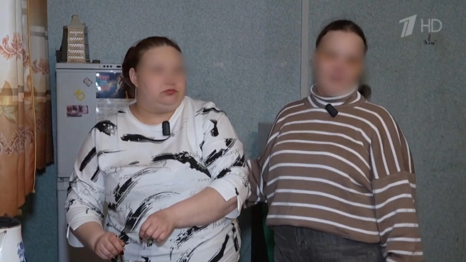 Мать пострадавшей девочки и пострадавшая  | Источник: «Мужское / Женское» / www.1tv.ru