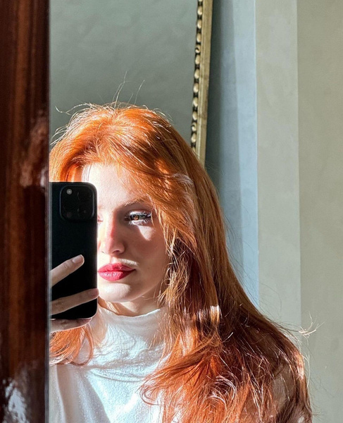 «Совершенно не идет»: поклонники раскритиковали Ханде Эрчел за ее новый цвет волос