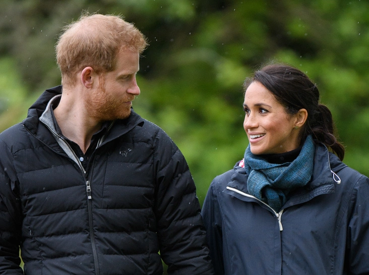 Принц Гарри, обращаясь к жителям Новой Зеландии: «От моего имени, от имени моей жены и нашего маленького животика, мы благодарим вас за теплый прием. Мы передаем благословение от моей бабушки, Королевы, и от всей нашей семьи. Мы очень благодарны вам за гостеприимство и ту работу, которую вы проделываете для сохранения этого чудесного места»