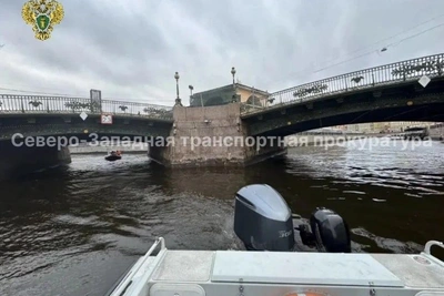 Катер «Ветер» врезался в опору Мало-Конюшенного моста