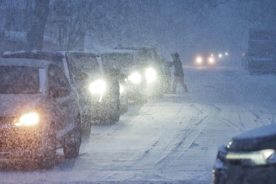 Петербург парализован снегопадом: пробки и задержки рейсов