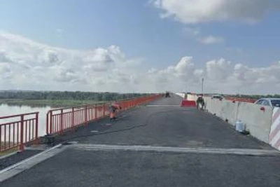 На мосту через Белую в Башкортостане открыли правую полосу