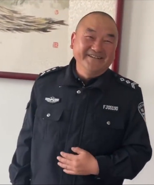 Чтобы остановить подпольное производство, китайский полицейский два месяца рыбачил