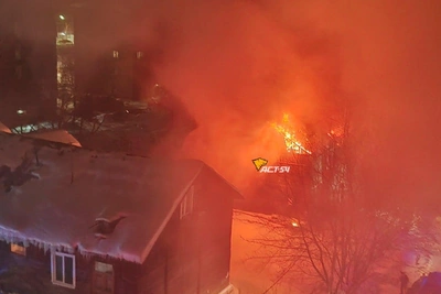 В Новосибирске из горящего барака эвакуировали 16 человек