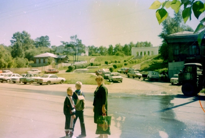 Завершим подборку фото из 1997 года. Там была Иерусалимская лестница, которая вела к кладбищу | Источник: Сергей Кретов / pastvu.com