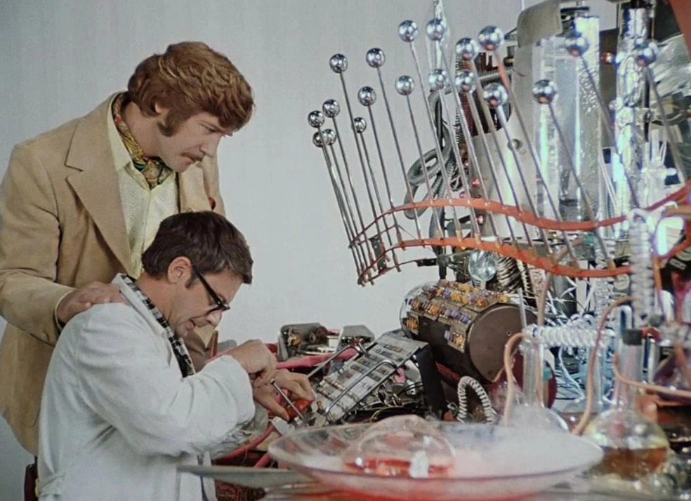 Нашептывает вершить темные делишки  | Источник: kinopoisk.ru