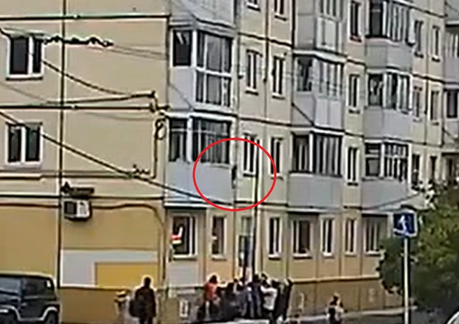 «Гордость Мурманска»: четверо северян при пожаре спасли ребенка | Источник: Иван Лебедев Мурманск / Max.ru / скриншот