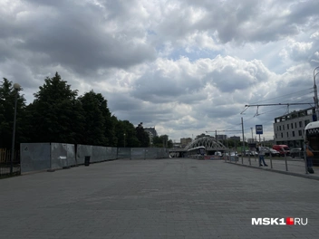Сквер у памятника Ленину обнесли металлическими заборами | Источник: Екатерина Фадеева / MSK1.RU