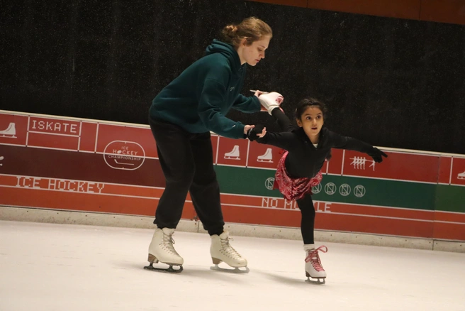 Лада тренирует учеников | Источник: iskateindia / Instagram* (экстремистская организация, деятельность запрещена на территории РФ)